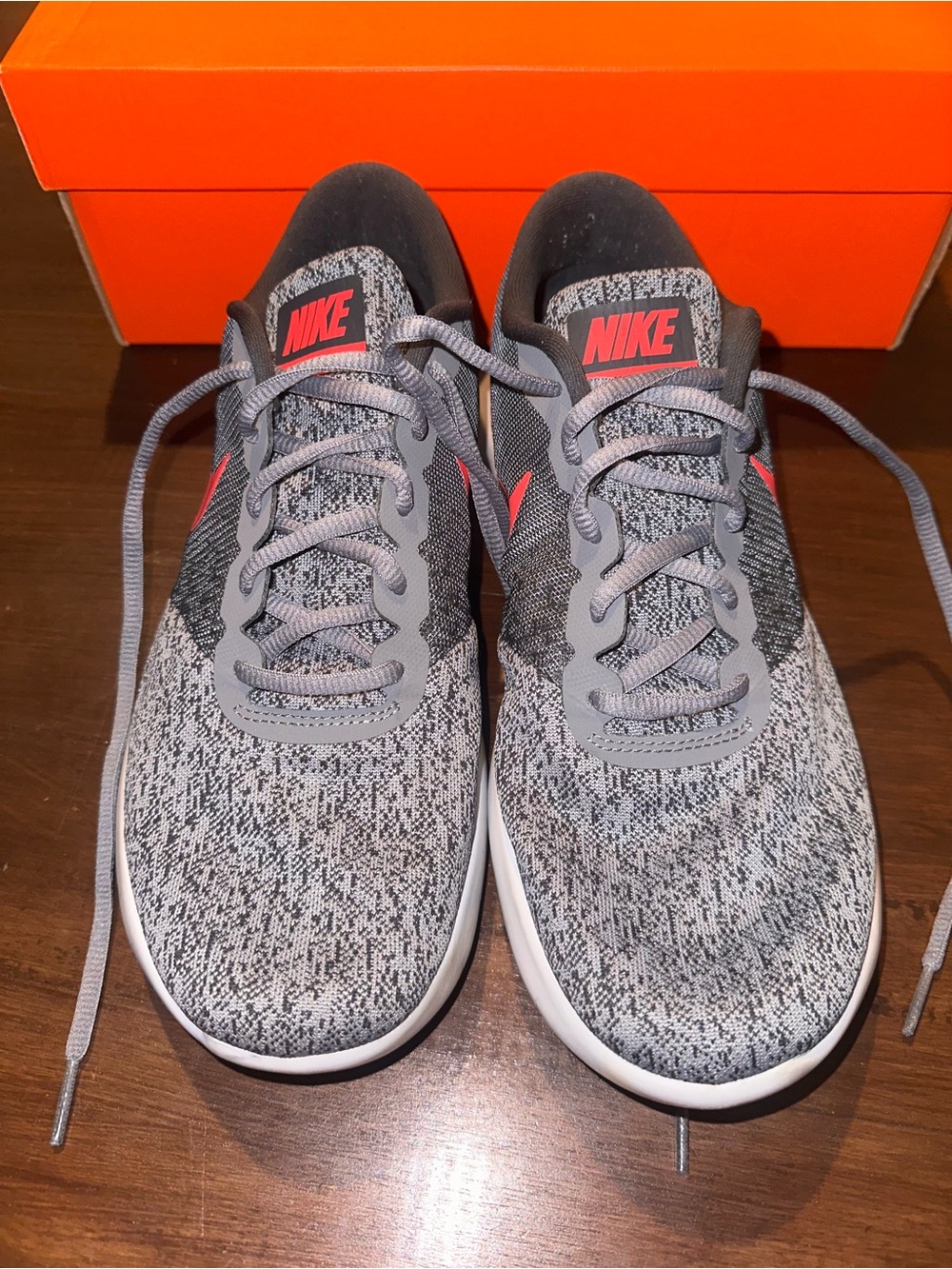 Nike Women’s Grey Knit Athletic Shoes with Pink Logos!